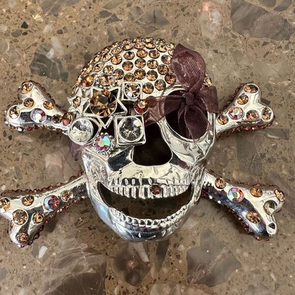 NWOT Rhinestone Embellished Skull & Crossbones Pirate Belt Buckle Silver-tone OS - Picture 1 of 5
